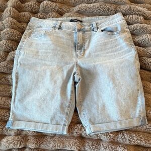 d. jeans Women's Light Blue Jean Shorts